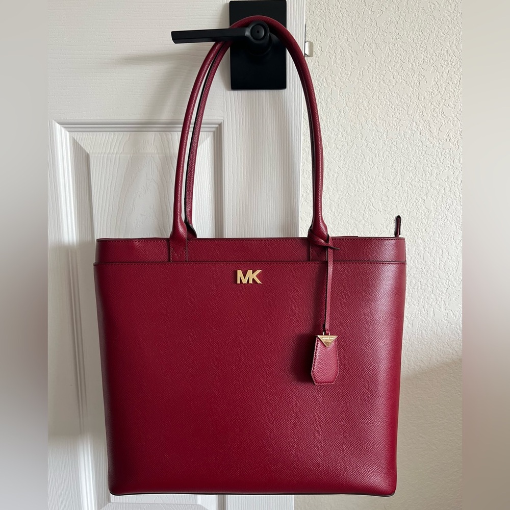 Michael Kors Maddie Large Crossgrain Leather Tote